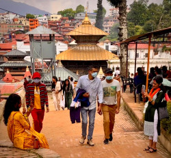 Glimpses of evening Aarti at Pashupatinath Temple (Photo Gallery)